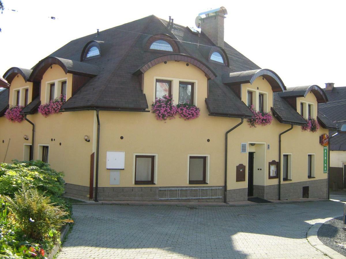 Penzion Albina - Restaurace Vysoke nad Jizerou Bagian luar foto